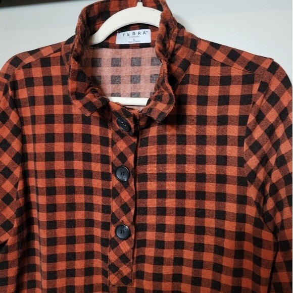 TERRA SJ Apparel Buffalo Plaid Tunic Red Black Check Pockets Quarter Button Sz L - Picture 9 of 13